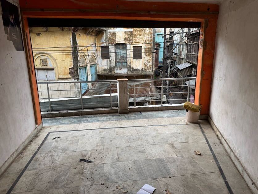 Original unedited photo of the space at Trikon Complex, Raja Mandi